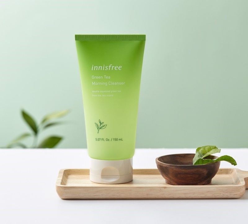 Innisfree Green Tea Morning Cleanser là sữa rửa mặt dạng gel không tạo bọt đến từ thương hiệu mỹ phẩm trứ danh