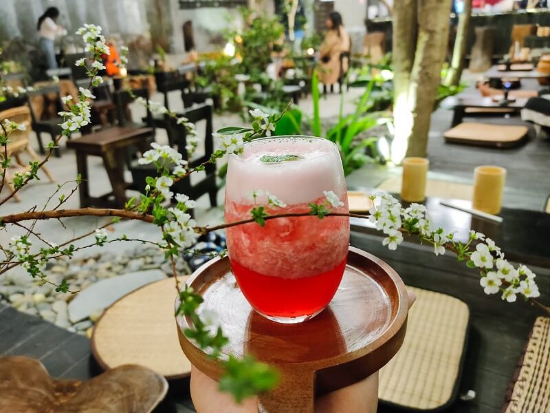 Thức uống tại Mitsumura trang trí theo phong cách Nhật Bản