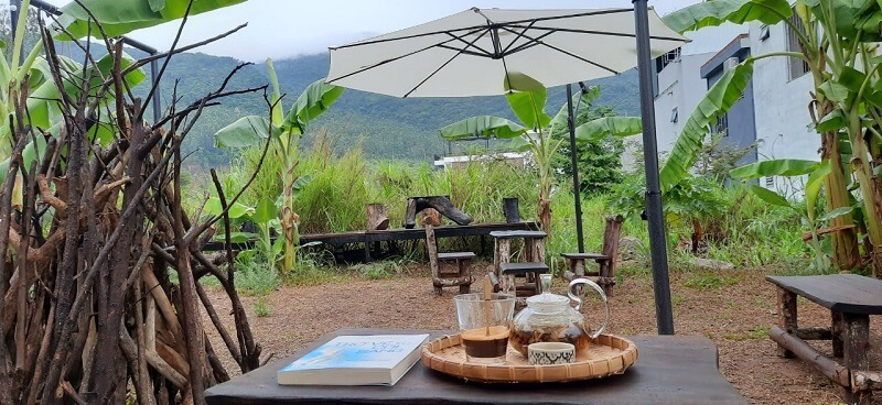 OM Herbal Tea & Coffee là quán cà phê view đẹp Đà Nẵng nằm giữa núi rừng xanh thẳm