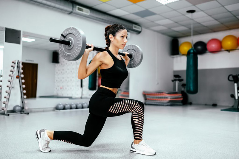 Luyện tập động tác Pulse Lunge thường xuyên để cải thiện kích thước vòng 3 nhanh chóng