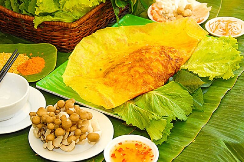 Bánh xèo Núi Cấm- Món ăn đặc sản An Giang ăn kèm cùng nhiều loại rau rừng