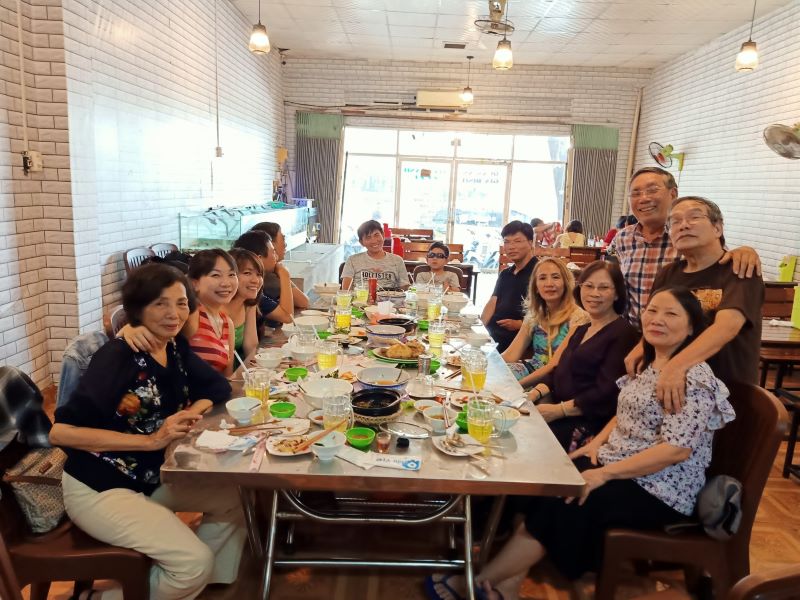 Không gian quán ngon Phú Quốc phù hợp với các gia đình