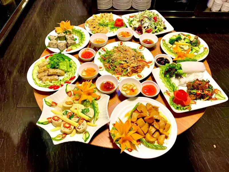 Thực đơn buffet phong phú tại Nhà hàng chay Đà Lạt L’angfarm
