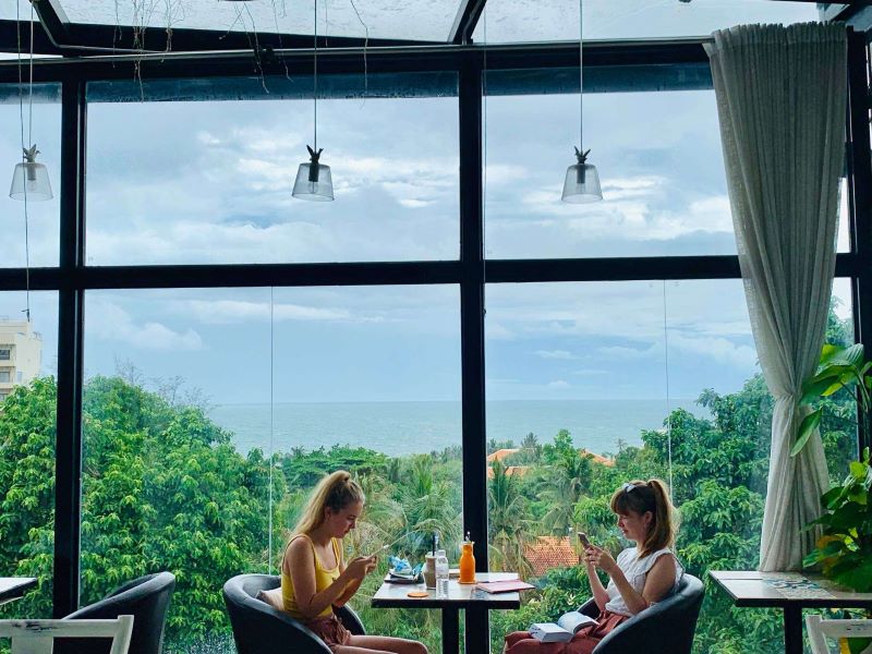 Quán cà phê đẹp Phú Quốc Skyline được bao bọc bởi thiên nhiên hùng vĩ