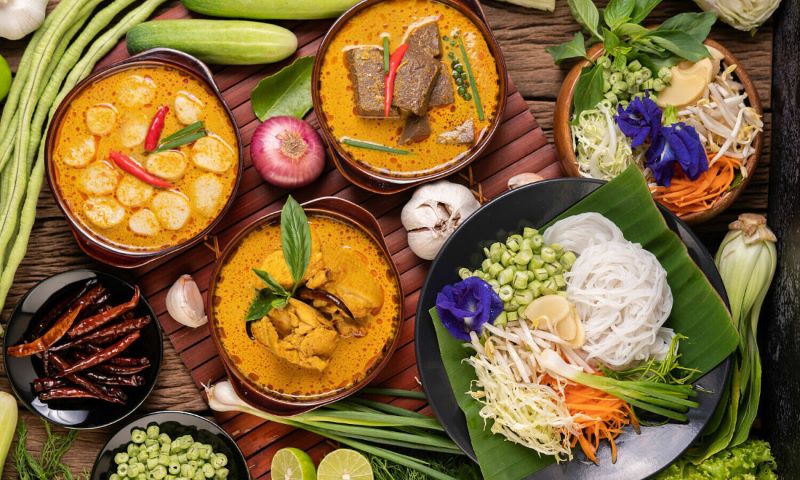 Các món ăn Khap Bun Kha được trang trí đẹp mắt, đặc trưng của xứ chùa Vàng