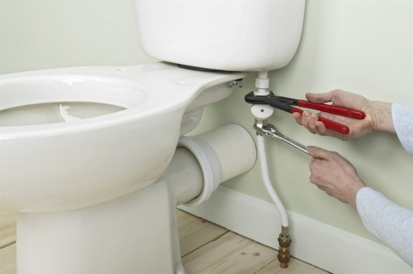 Kiểm tra nguồn cấp nước và mực nước trong két