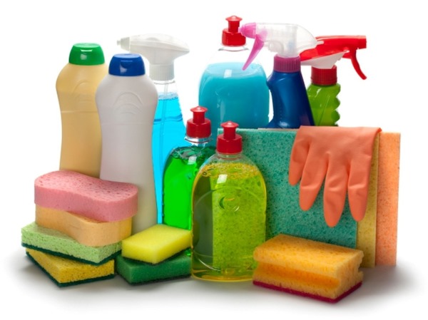 So sánh dịch vụ vệ sinh công nghiệp và vệ sinh truyền thống