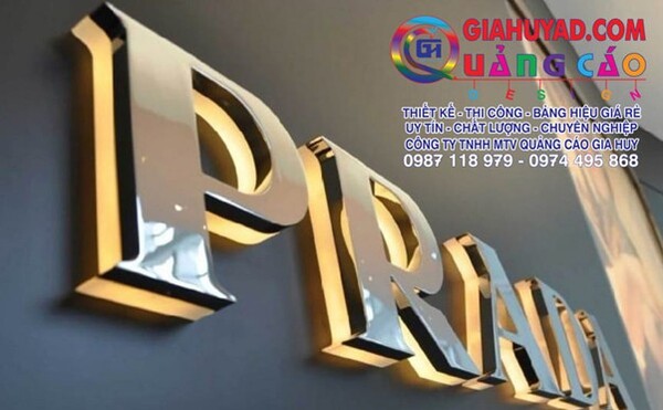 Hoàn thiện bề mặt chữ trước khi lắp đặt