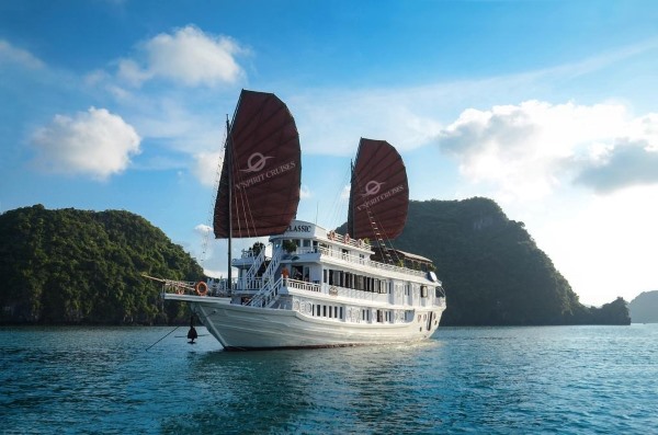 First-Time Halong Bay Cruise Tips You Should Know