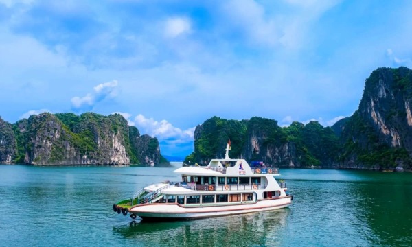 Types of Halong Bay Cruises: Day, Overnight & Luxury