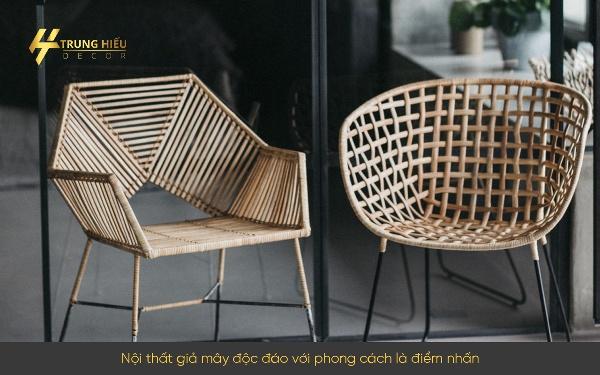 Sự kết hợp hài hòa giữa vẻ đẹp mềm mại của mây đan và sự chắc chắn của phần khung, tạo nên một tuyệt tác nội thất thẩm mỹ.