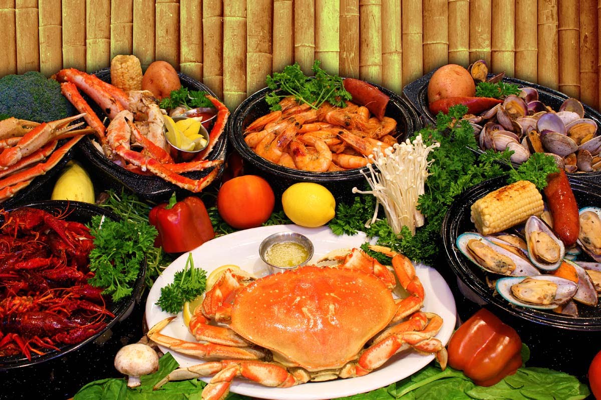 Thưởng thức món ngon tại Cát Bà