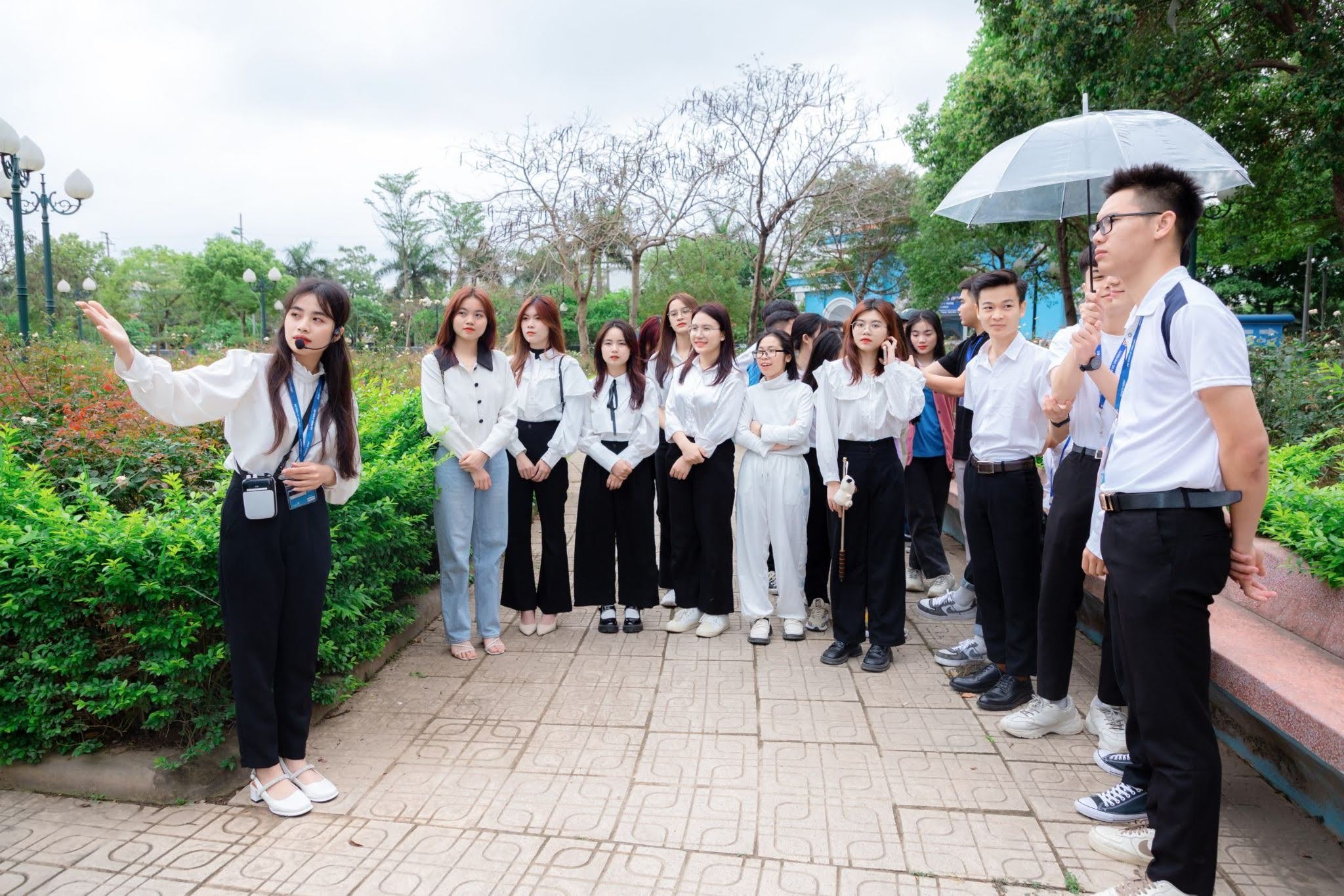 Sinh viên thực hành nghiệp vụ, giải đáp thắc mắc học cao đẳng du lịch có được học thực hành nhiều không?