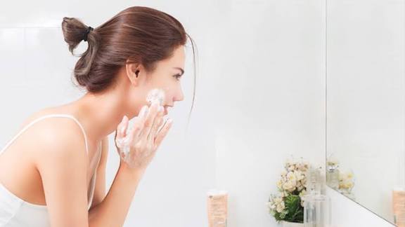 Thói quen hằng ngày hạn chế lỗ chân lông giãn